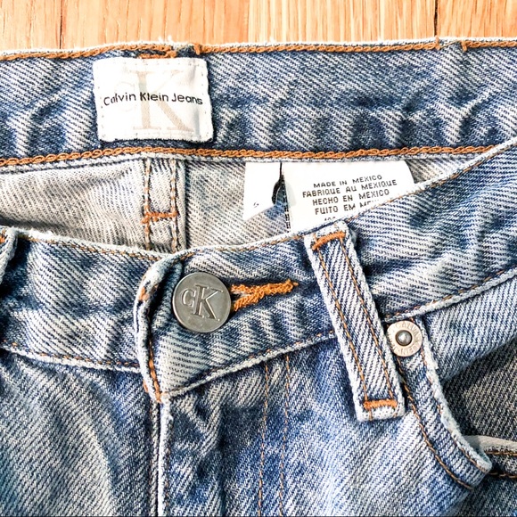 Vintage 1990’s High-Waisted Light Wash Denim Jeans - Picture 4 of 10